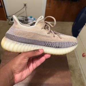 Yeezy 350 Ash Pearl